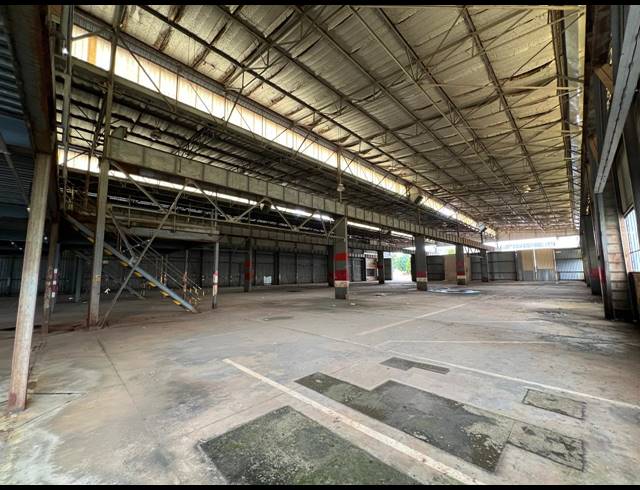 5,193M² WAREHOUSE TO LET IN FACTORIA